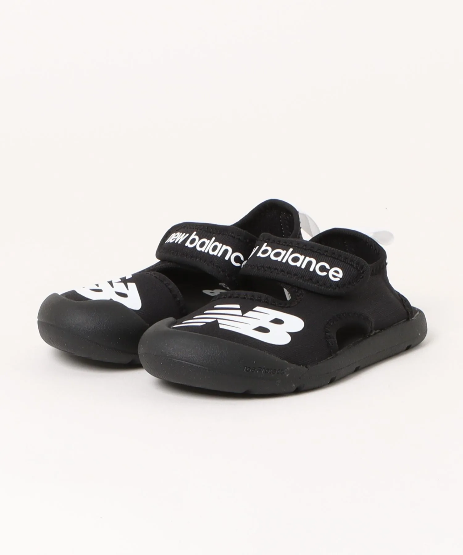 Детские спортивные сандалии с защитой носка SYFCRSA1 New Balance черные