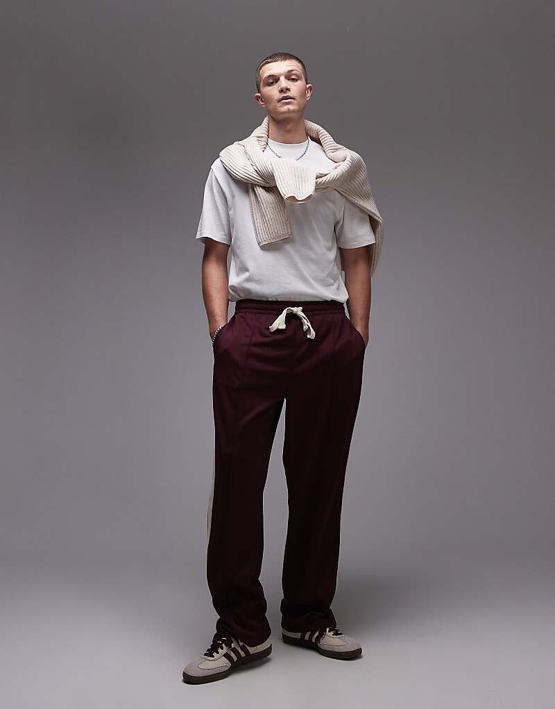 

Бордовые джоггеры прямого кроя с полосками по бокам Topman