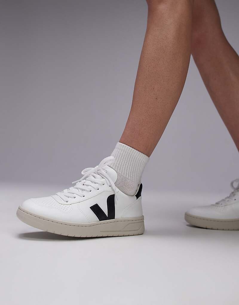 VEJA – V-10 – Белые кожаные спортивные туфли с черными вставками