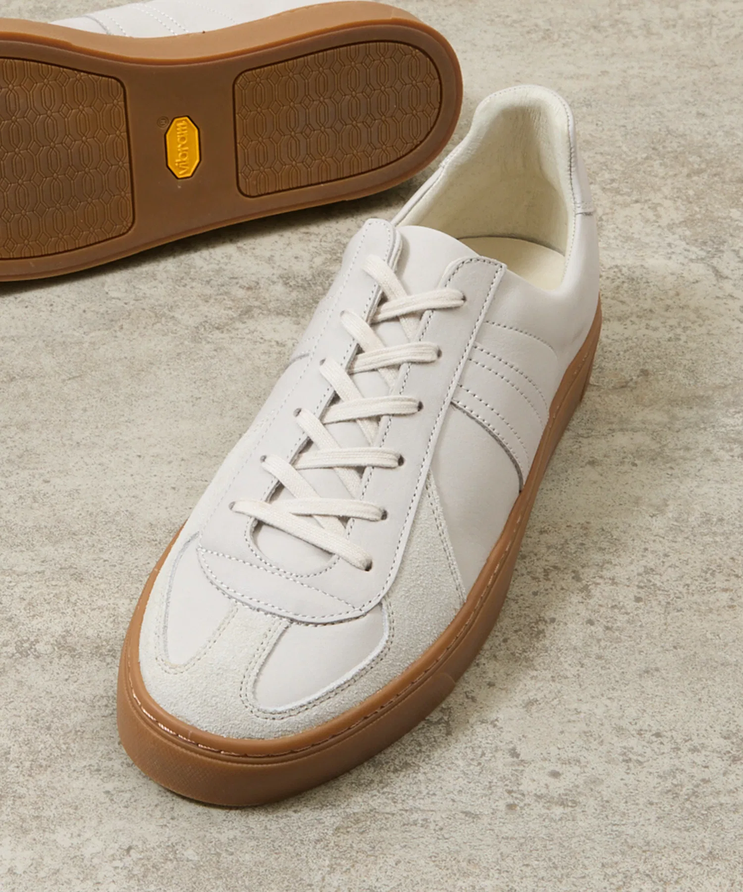 Мужские кроссовки из натуральной кожи And A VIBRAM SOLE GERMAN ARMY TRAINER бежевые