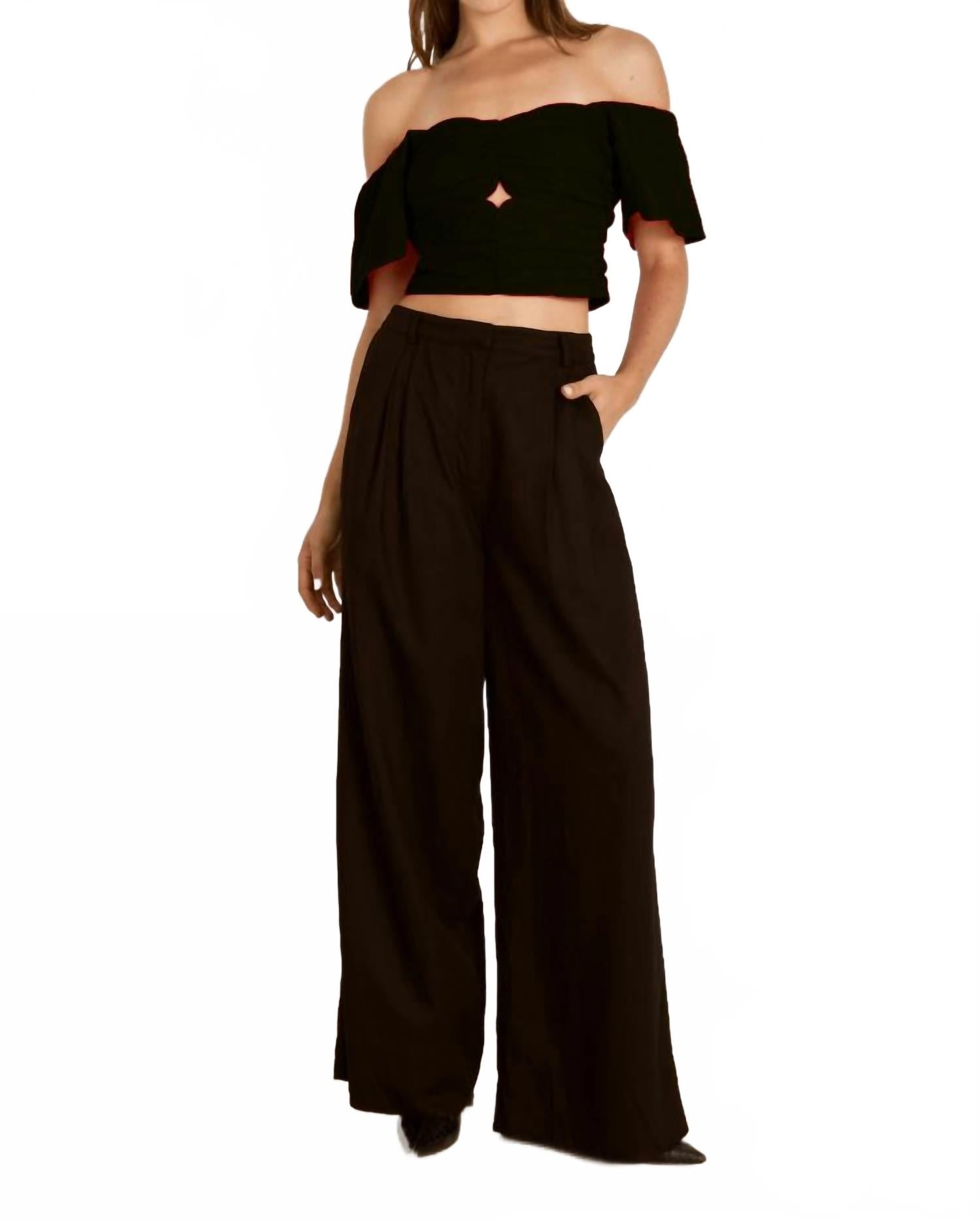 

Топ Johanna с рюшами в черном цвете MON RENN