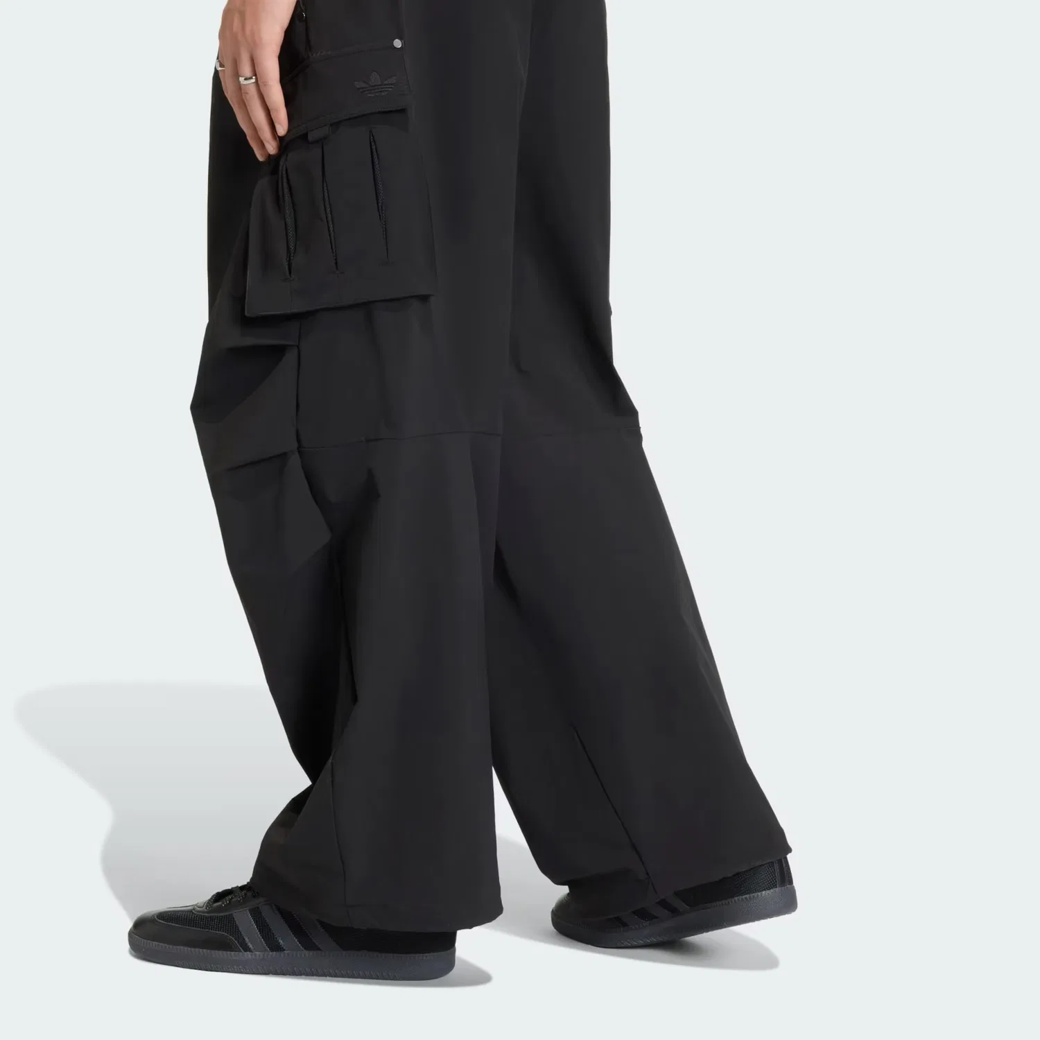 Брюки-карго свободного кроя Adidas Originals Premium Essentials черного цвета — фото 4