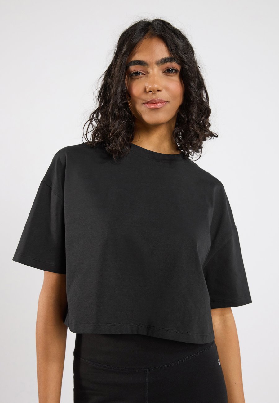 

Футболка Even&Odd active ESSENTIAL CROPPED SPORTS T-SHIRT, Black, Черный, Футболка Even&Odd active ESSENTIAL CROPPED SPORTS T-SHIRT, Black