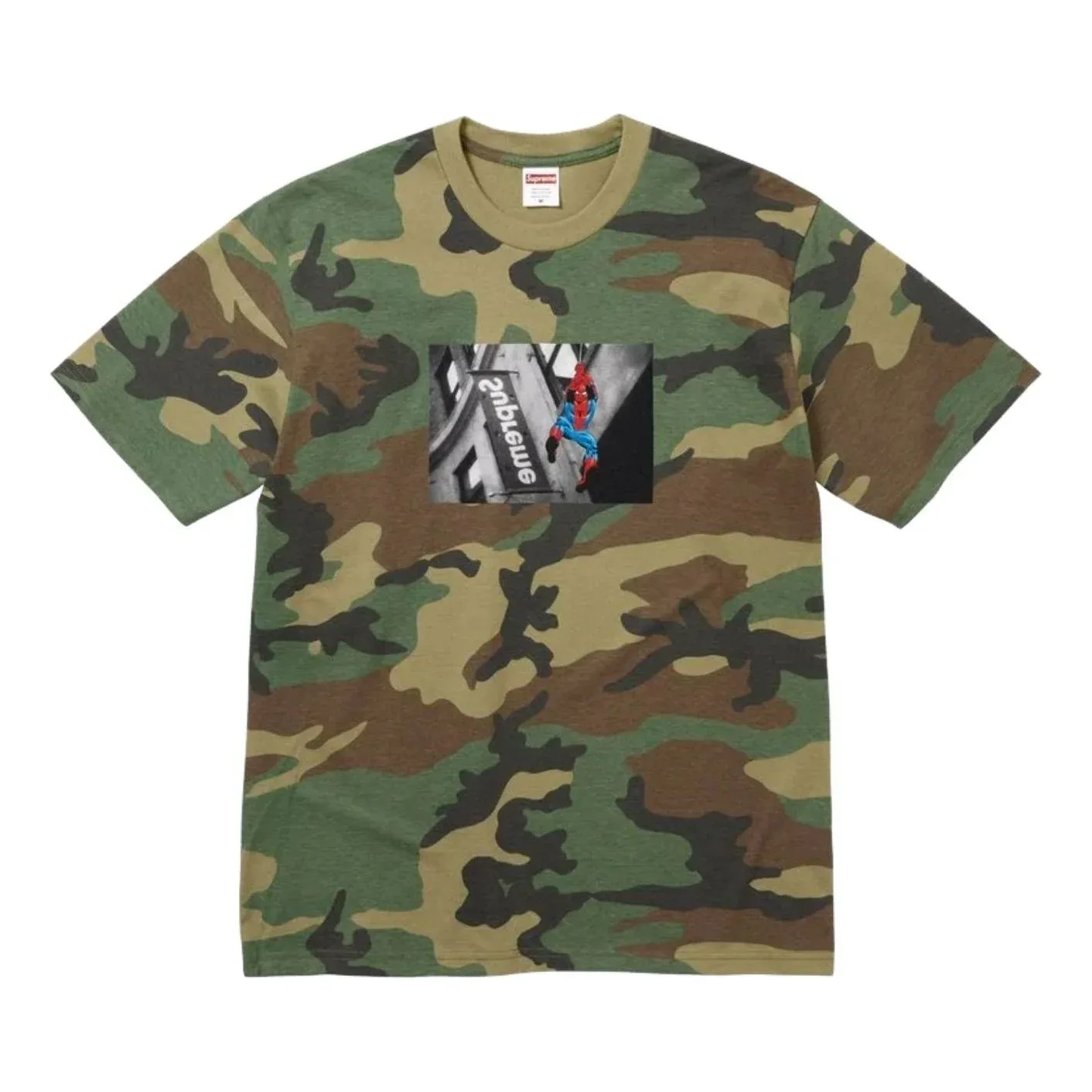 Футболка Supreme SS26 Spider-Man 'Woodland Camo', зеленый