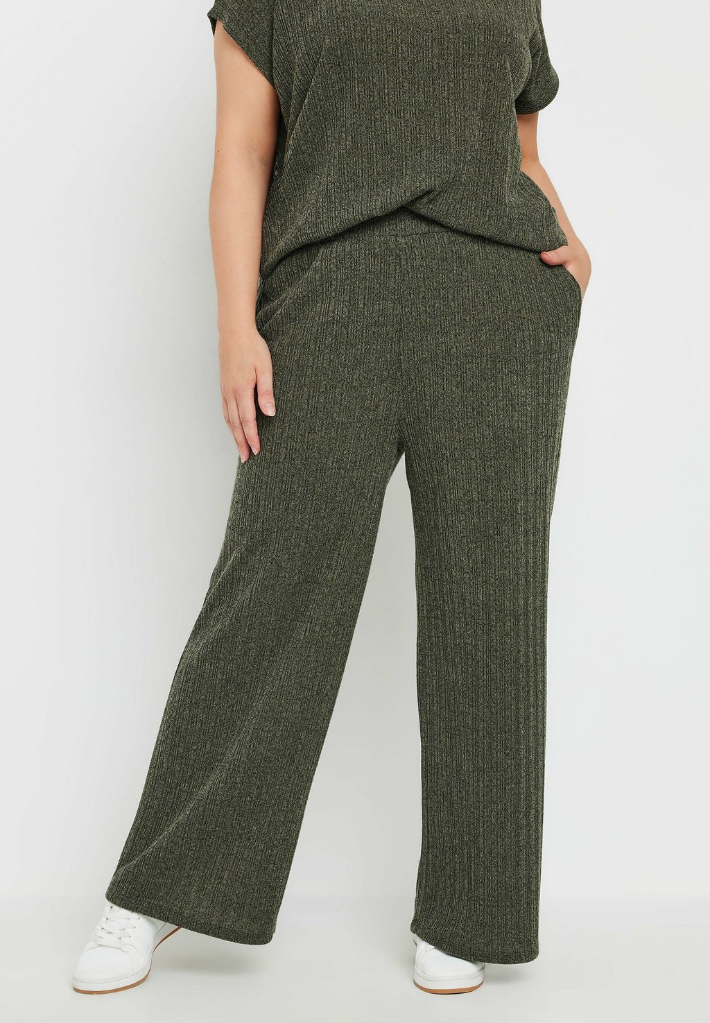 

Брюки WIDE Yours Clothing, хаки
