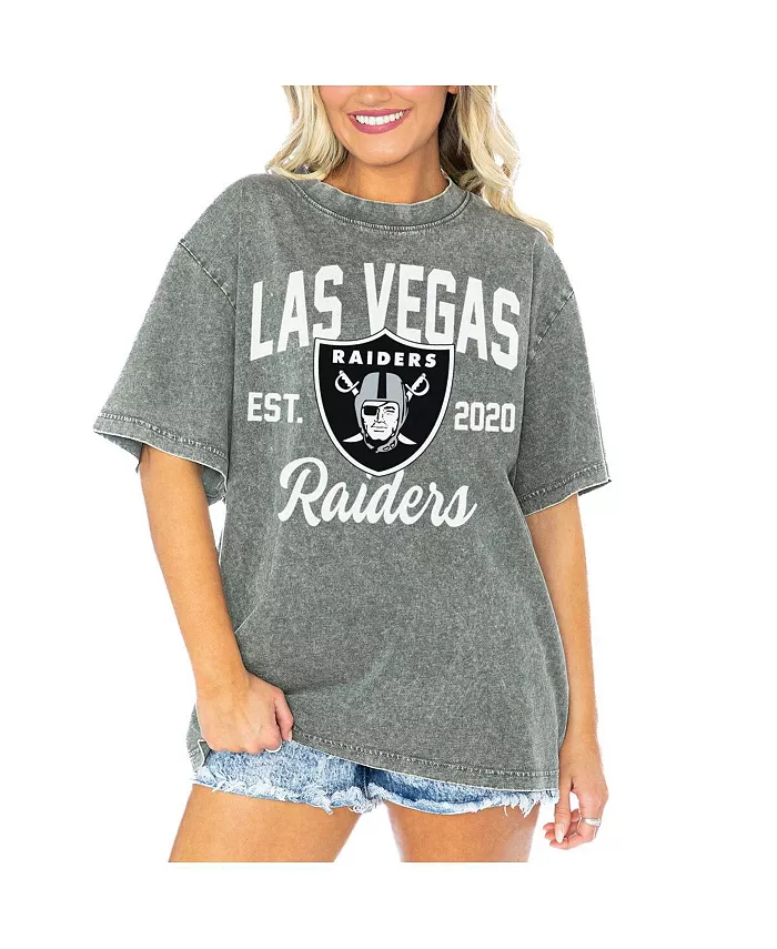 

Женская серая футболка Las Vegas Raiders Tackle Titan Boyfriend Washed Gameday Couture