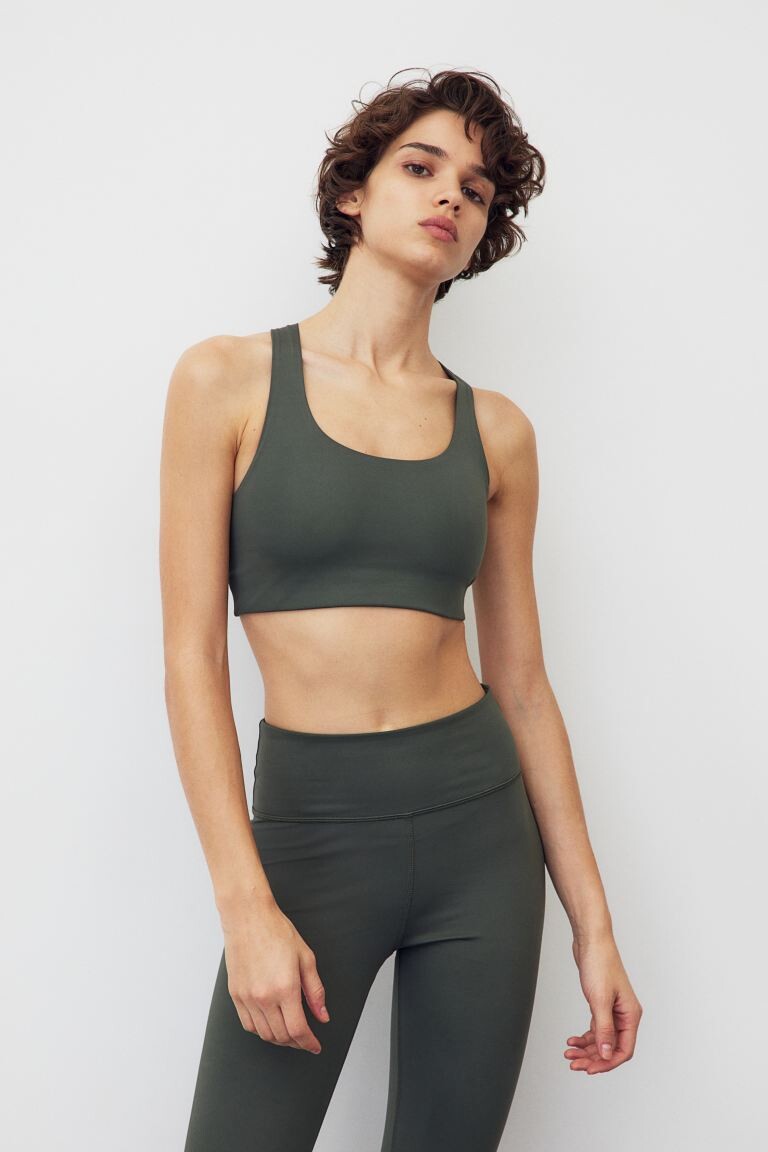 

В упаковке 2 спортивных бюстгальтера средней поддержки H&M, зеленый