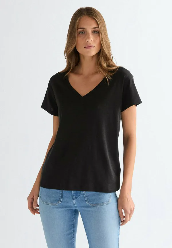 

Простая базовая футболка с v-образным вырезом Wrangler, Black, Черный, Простая базовая футболка с v-образным вырезом Wrangler, Black