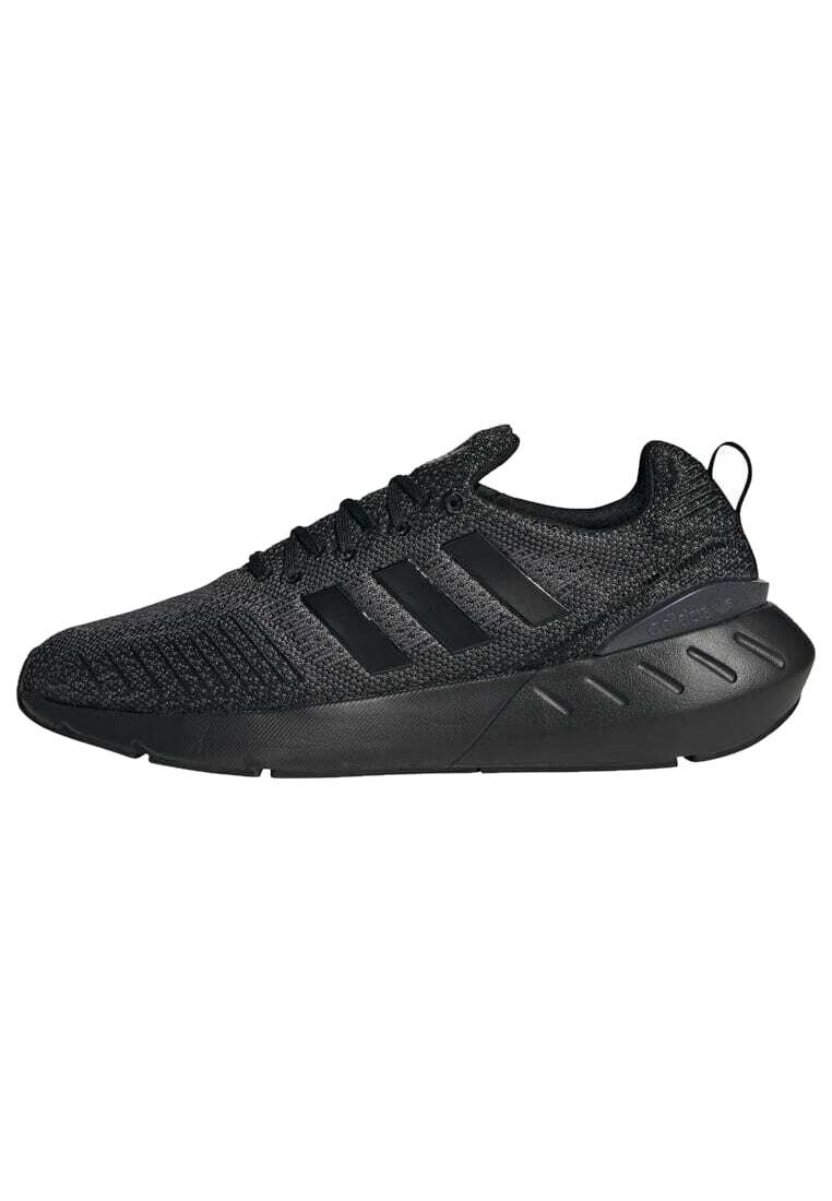 

Кроссовки Adidas, черный