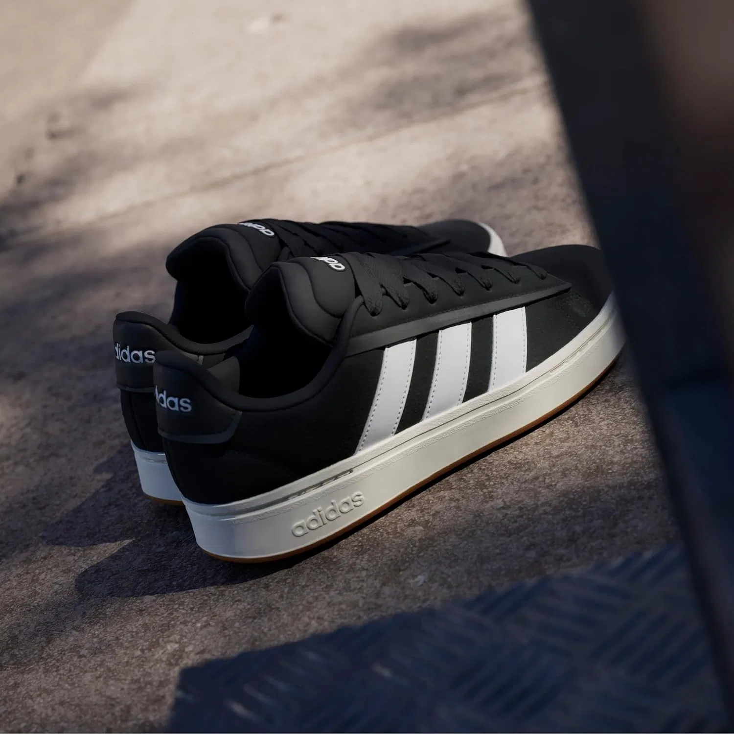 Кроссовки мужские Adidas Grand Court Alpha, цвет Black/White/Gum — фото 2