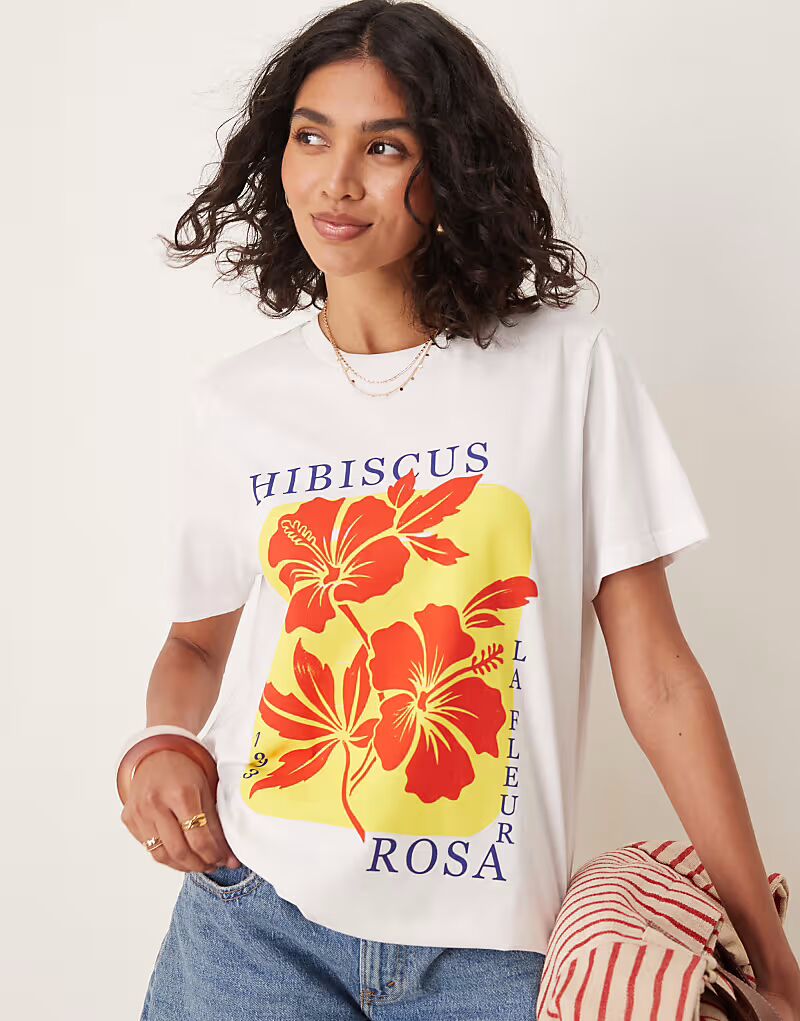 

Футболка ASOS DESIGN прямого кроя с принтом цветка гибискуса белого цвета
