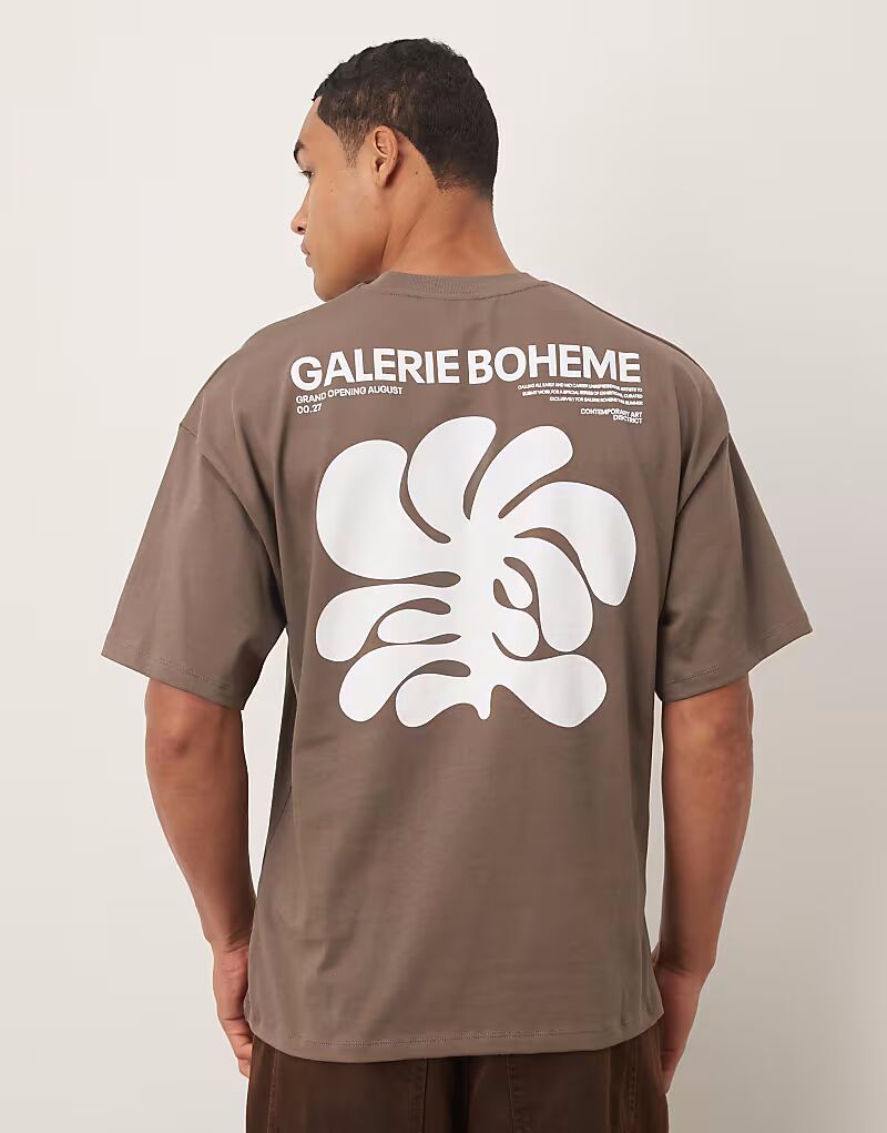 

Избранная футболка оверсайз с принтом художественной выставки на спине коричневого цвета Selected