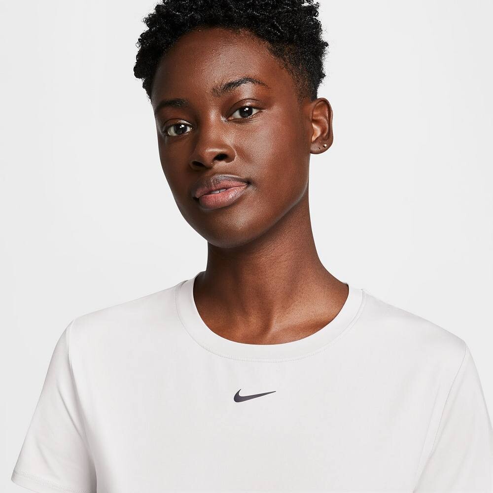 Женская классическая футболка с короткими рукавами Nike One Dri-FIT, черный — фото 3