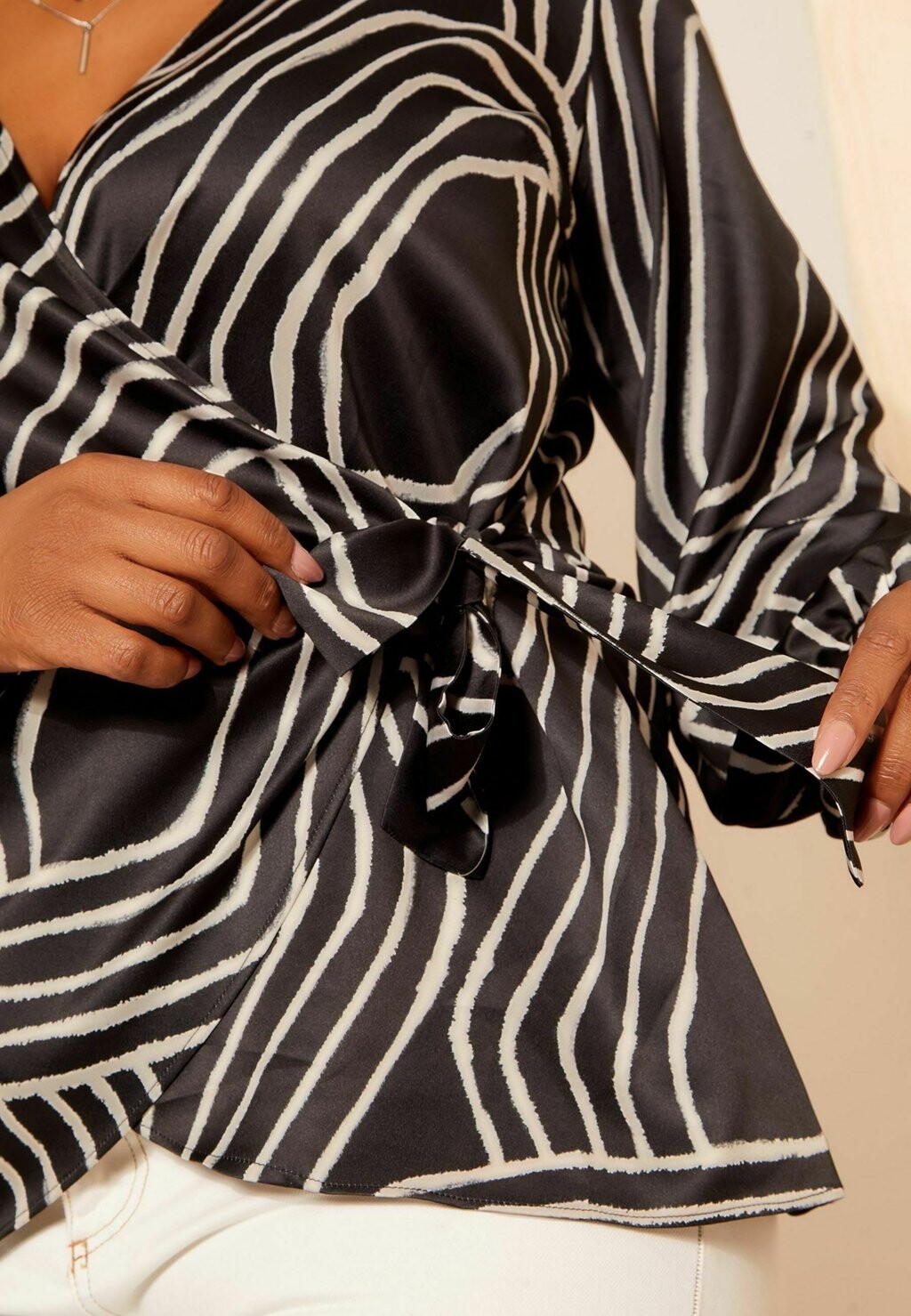 

Блуза REGULAR FIT Curves Like These, черный