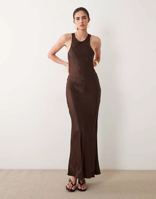

Атласное платье макси с разрезом и разрезом ASOS DESIGN шоколадно-коричневого цвета