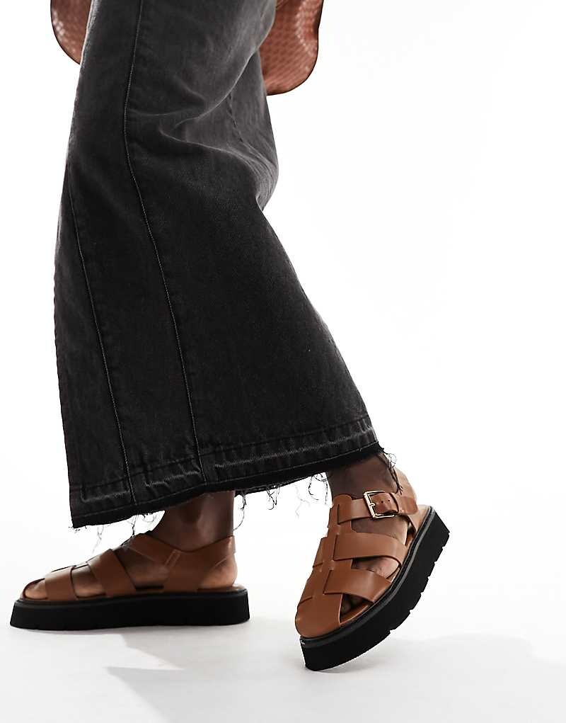 

Светло-коричневые босоножки French Connection – с плоской подошвой на платформе и сетчатым узором