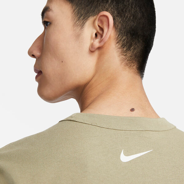Футболка Nike Just Do It Chest Pocket T-Shirt 'Olive Green', зеленый — фото 3