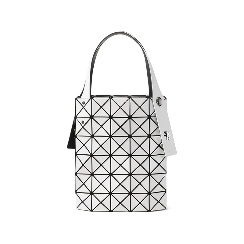 

Сумка-шопер из ПВХ для женщин бело-черная ISSEY MIYAKE