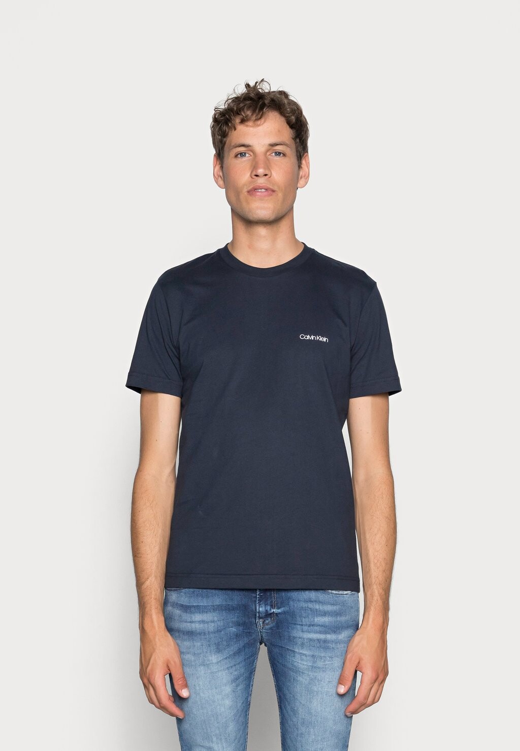 

Базовая футболка CHEST LOGO Calvin Klein, темно-синий