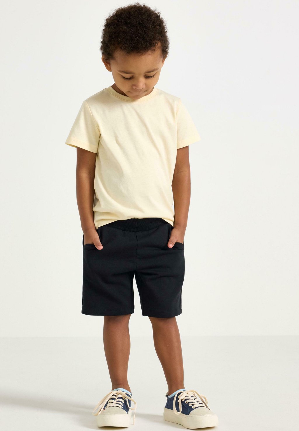 

Шорты Pantaloni sportivi Lindex, черный