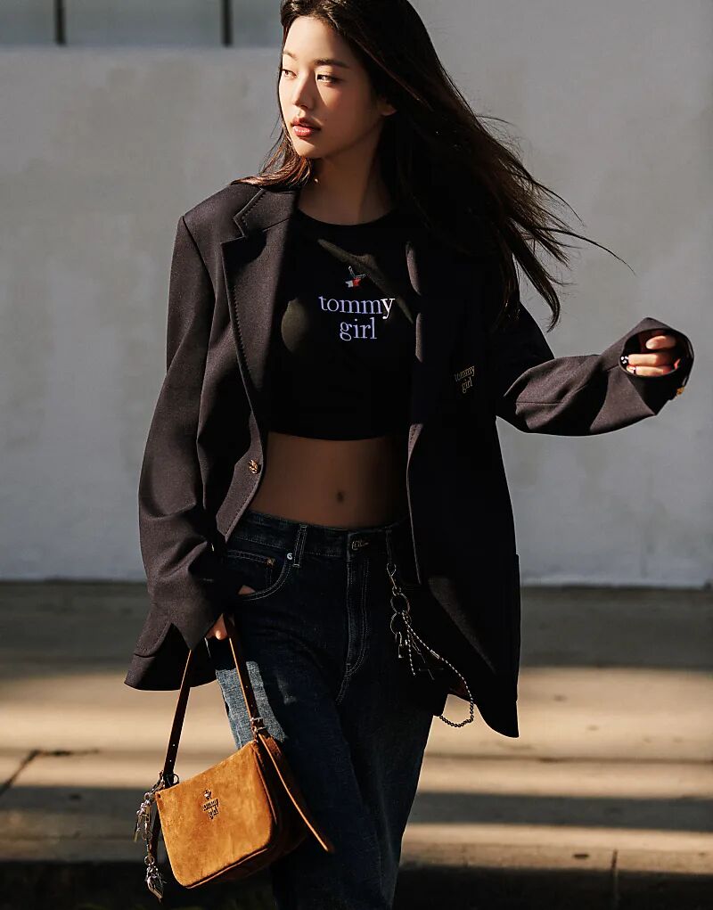 

Детская футболка Tommy Jeans Tommy Girl со звездой и логотипом черного цвета