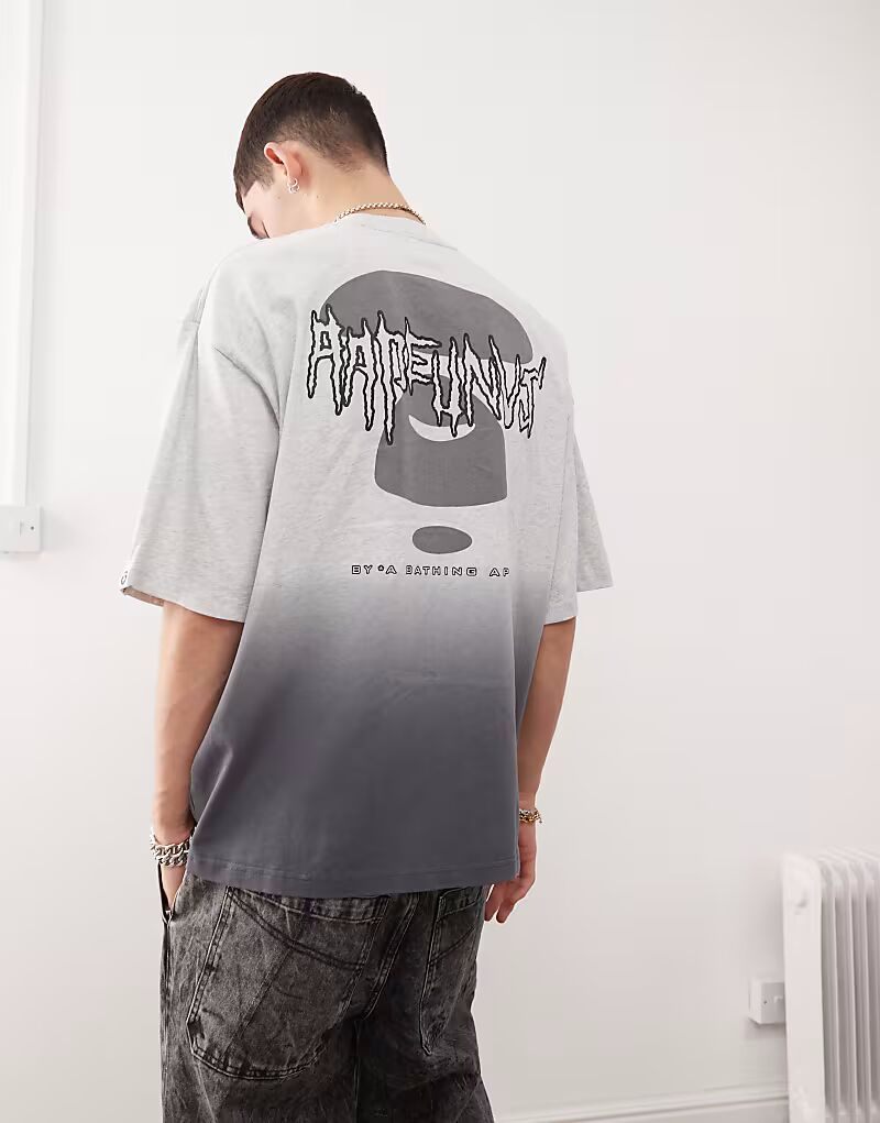 

Разноцветная серая футболка с градиентным принтом и логотипом AAPE BY A BATHING APE на спине