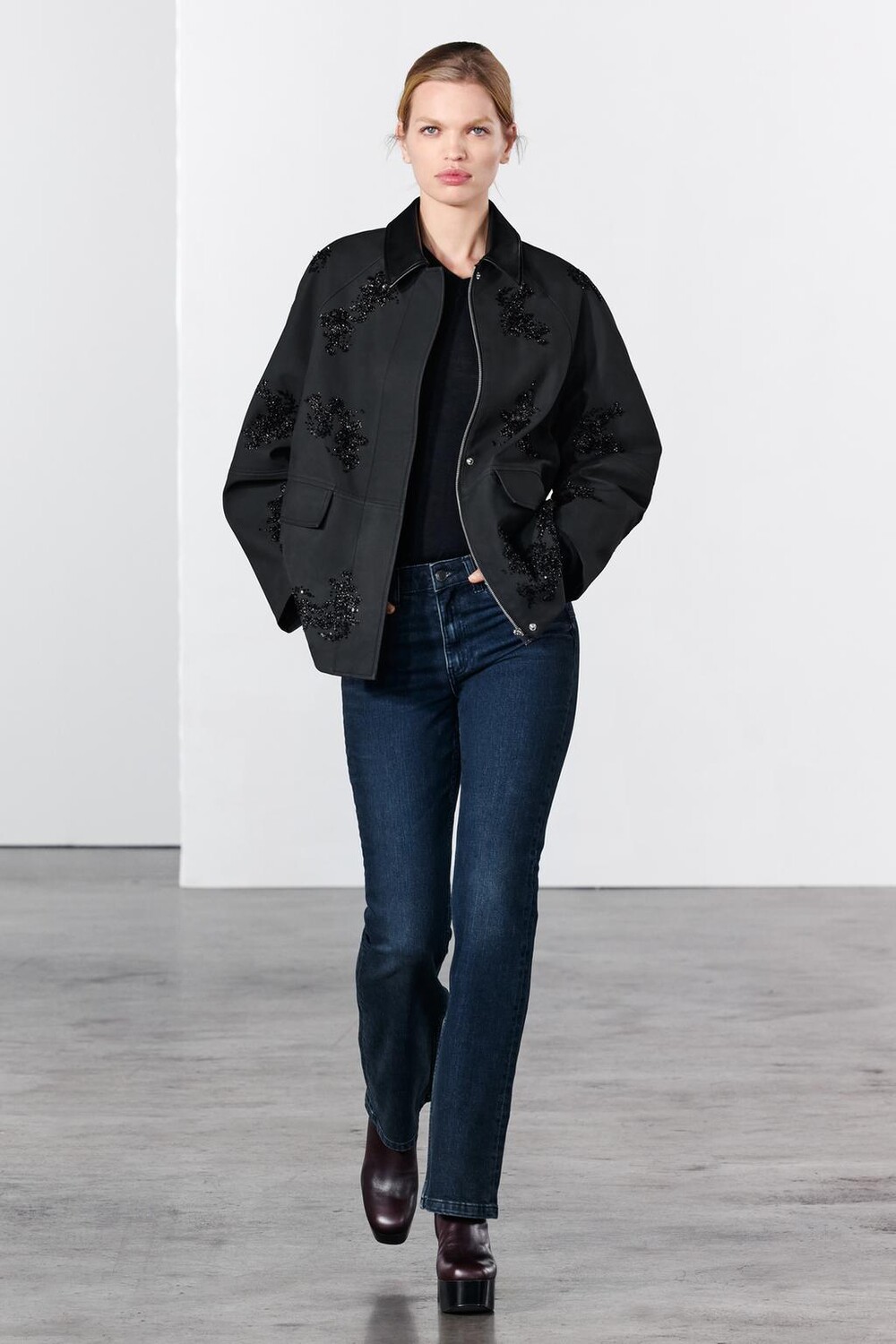 

Вышитая куртка ZARA, черный