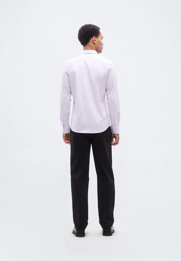Однотонная эластичная приталенная рубашка Calvin Klein, Island Lilac — фото 4
