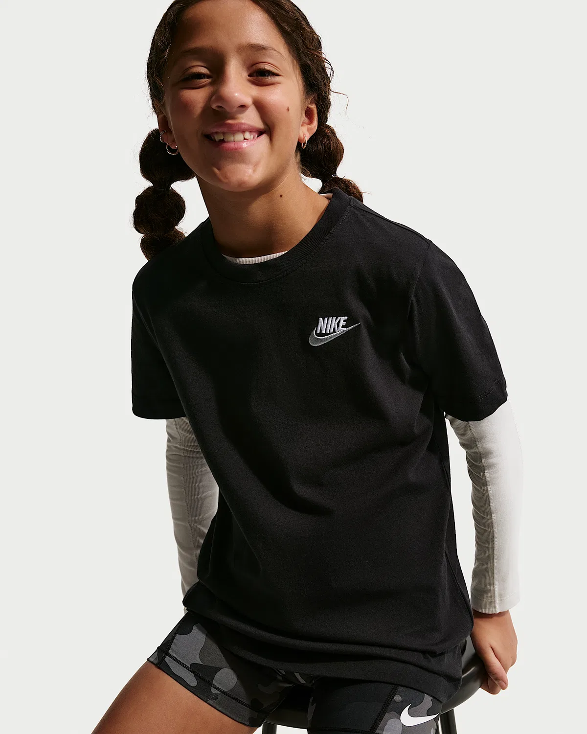 Детская футболка Nike Sportswear, Black/White/Wolf Grey — фото 3