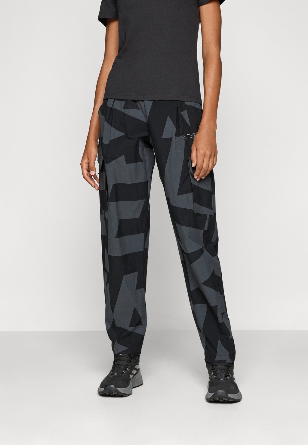 

Брюки для активного отдыха XPLORIC CARGO PRINTED Adidas Terrex, черный