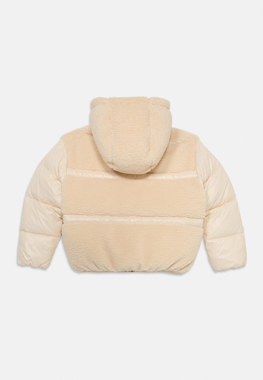 Флисовая куртка Calvin Klein Jeans SHINY PUFFER JACKET, Whitecap Gray/Off-White — фото 2