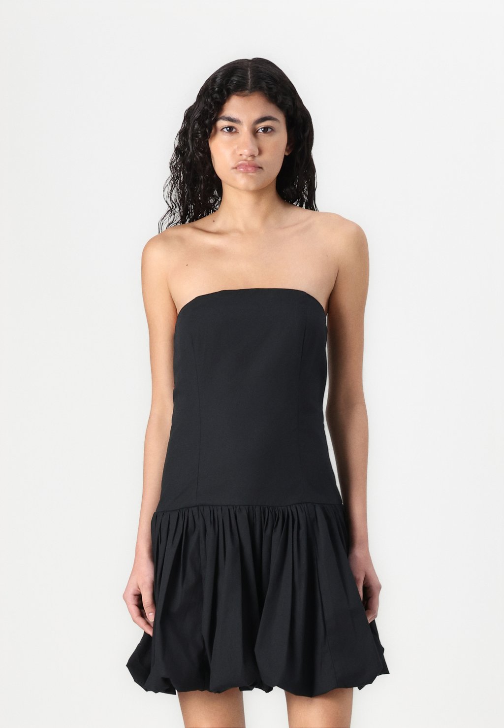 

Коктейльное/вечернее платье Bubble Hem Mini Dress Abercrombie & Fitch, черный
