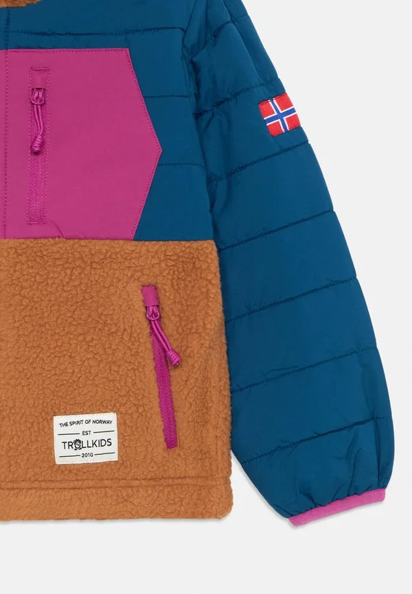 Детская куртка romsdalen, легкая куртка Trollkids, Almond/Madeira Blue/Bright Berry — фото 3