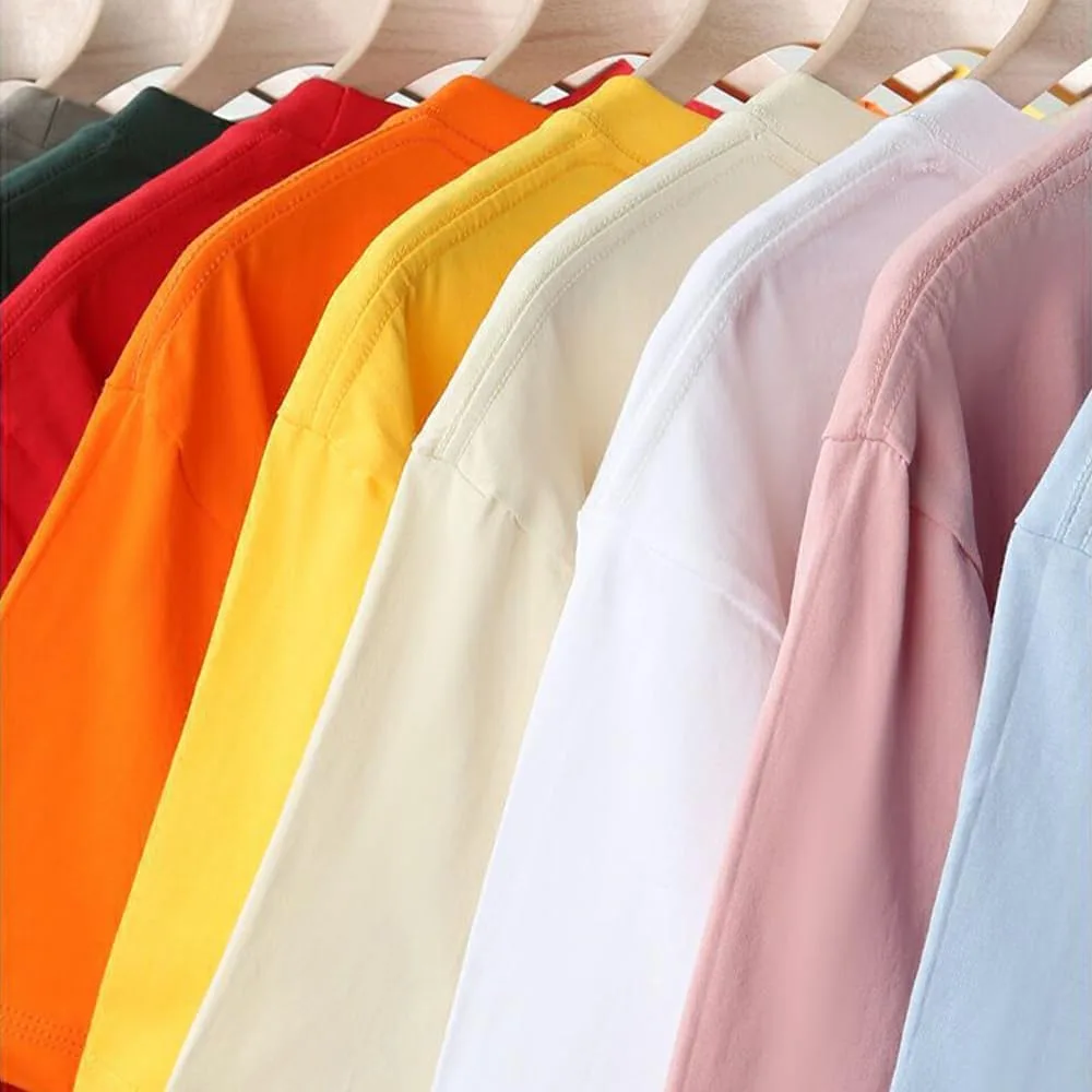 

Футболка V-образным вырезом I Identify As an American