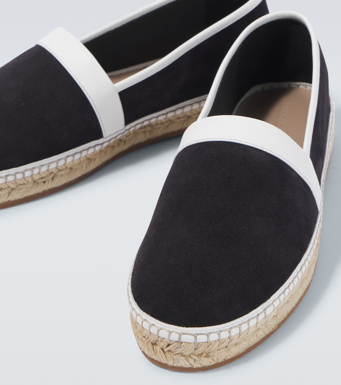 Неряно замшевые эспадрильи с кожаной отделкой Manolo Blahnik, 4109 Navy/1013 Whit — фото 3