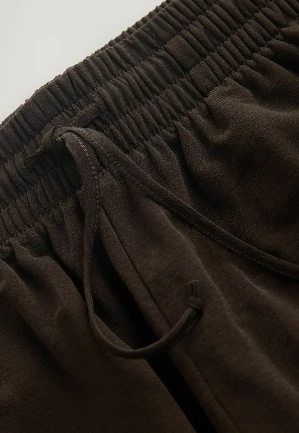 Брюки Regular fit Next, модель sheer balloon leg tie waist trousers, цвет шоколадно-коричневый — фото 2