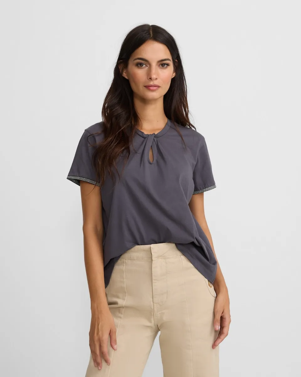 

Женская черная футболка с узлом на воротнике Silbon