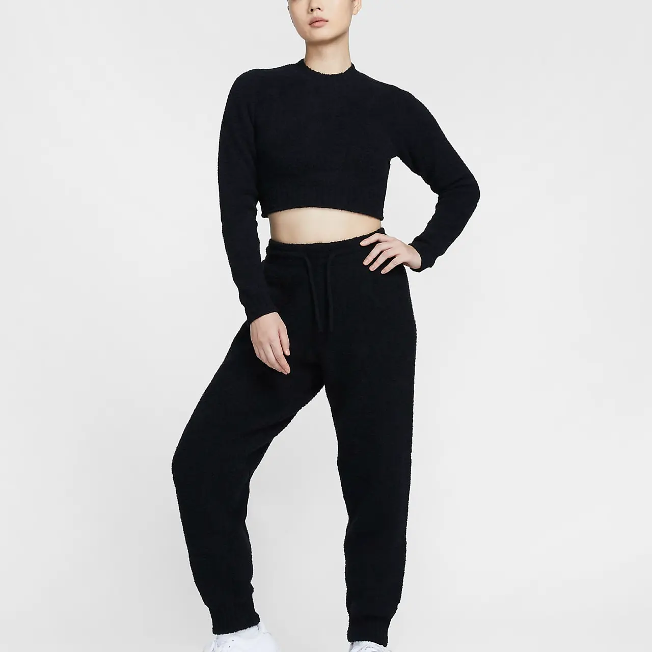 Спортивная одежда Феникс Уютная футболка из букле Nike женская черная — фото 4