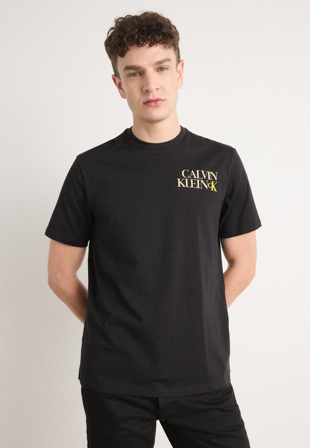 

Футболка с принтом Calvin Klein Jeans, черный