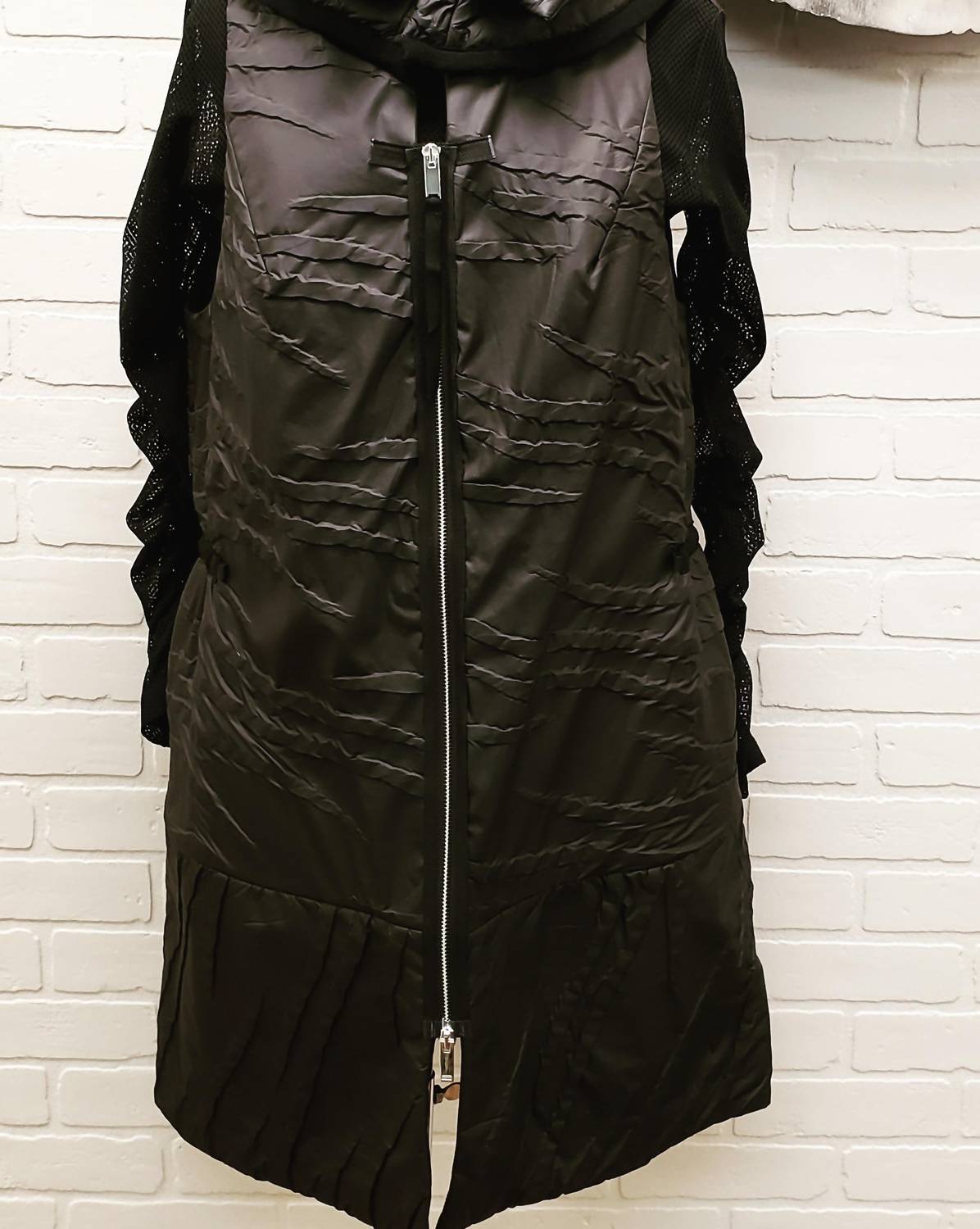 

Итальянский жилет черного цвета NY 77 DESIGN
