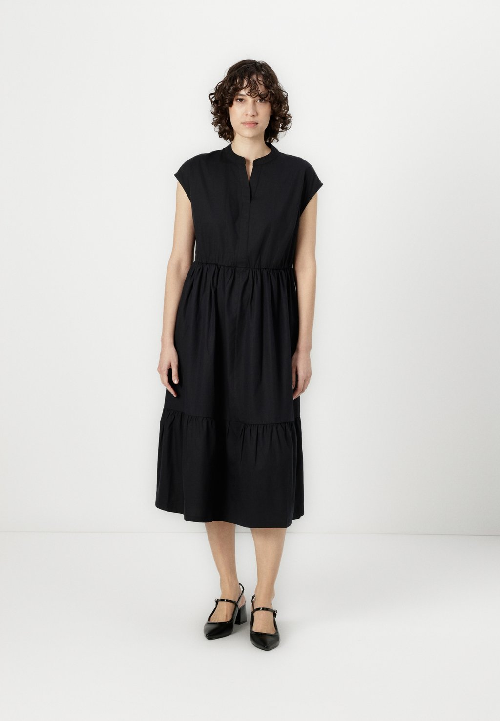 

Повседневное платье DRESS SOLID WITH VOLANTS TOM TAILOR, черный