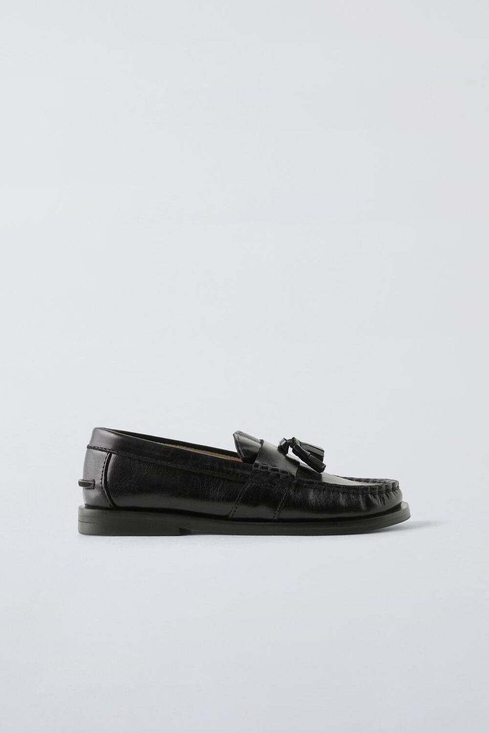 

Кожаные лоферы с кисточками ZARA, черный