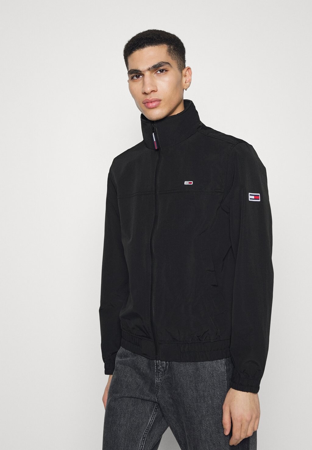 

Куртка Tommy Jeans ESSENTIAL CASUAL, черный