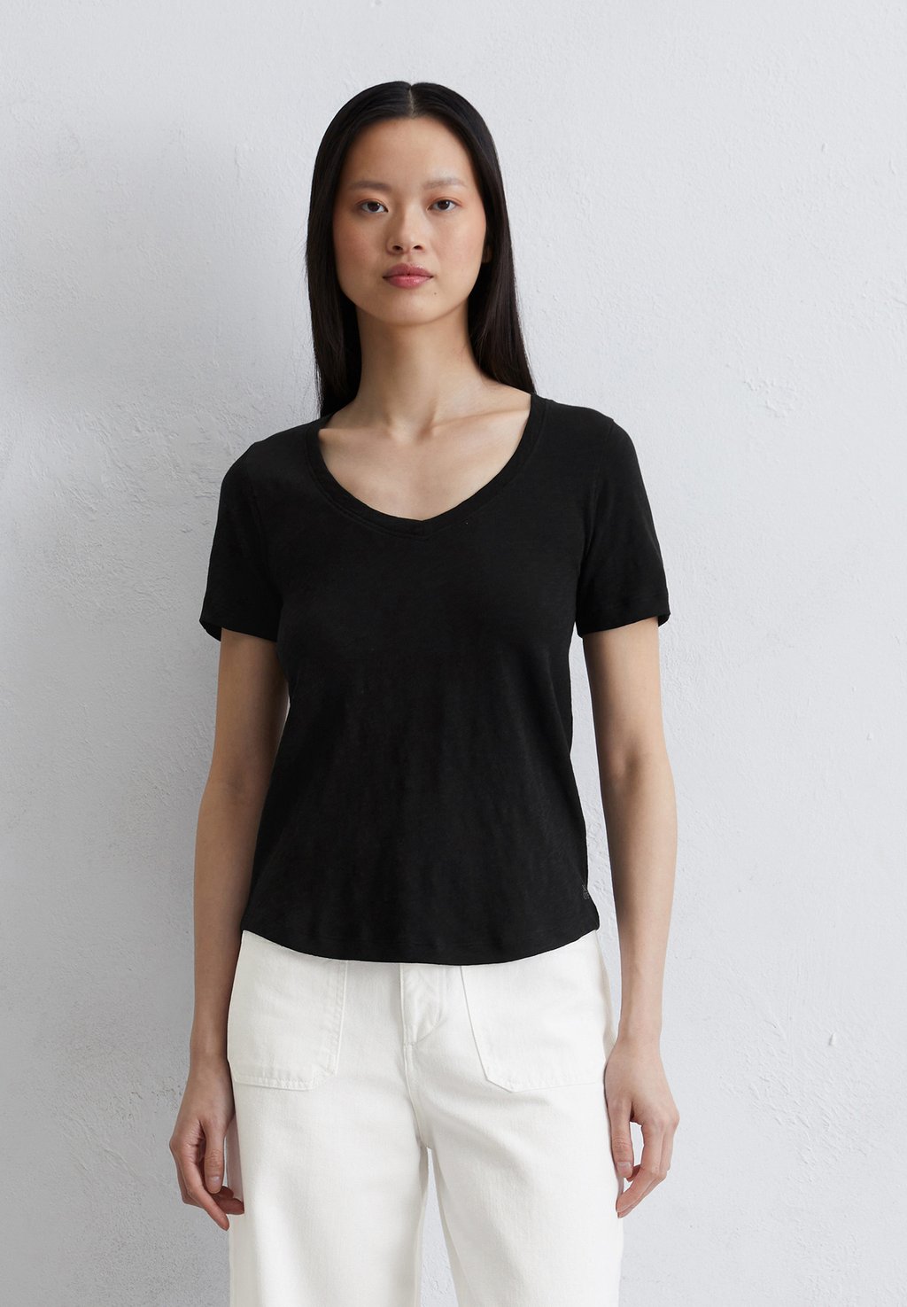

Базовая футболка SHORT SLEEVE V NECK Marc O'Polo, черный