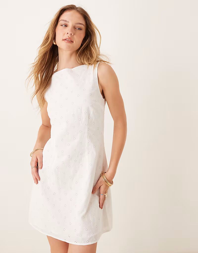 

Летнее мини-платье с асимметричным шитьем белого цвета Gina Tricot