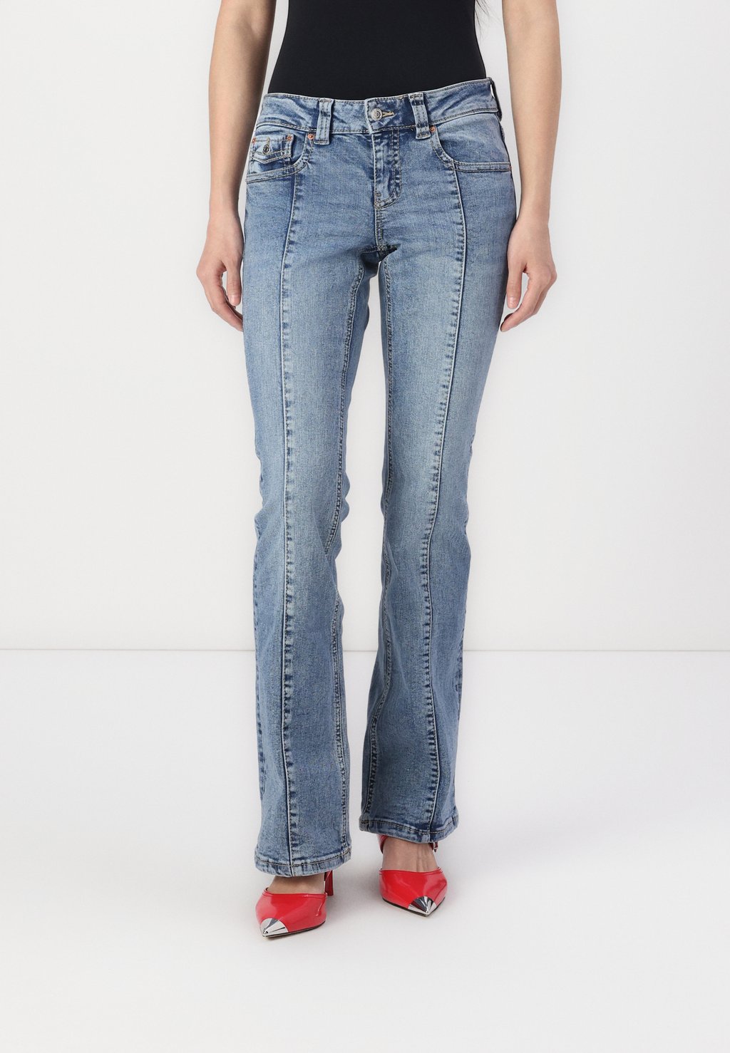 

Джинсы Bootcut Gina Tricot, деним
