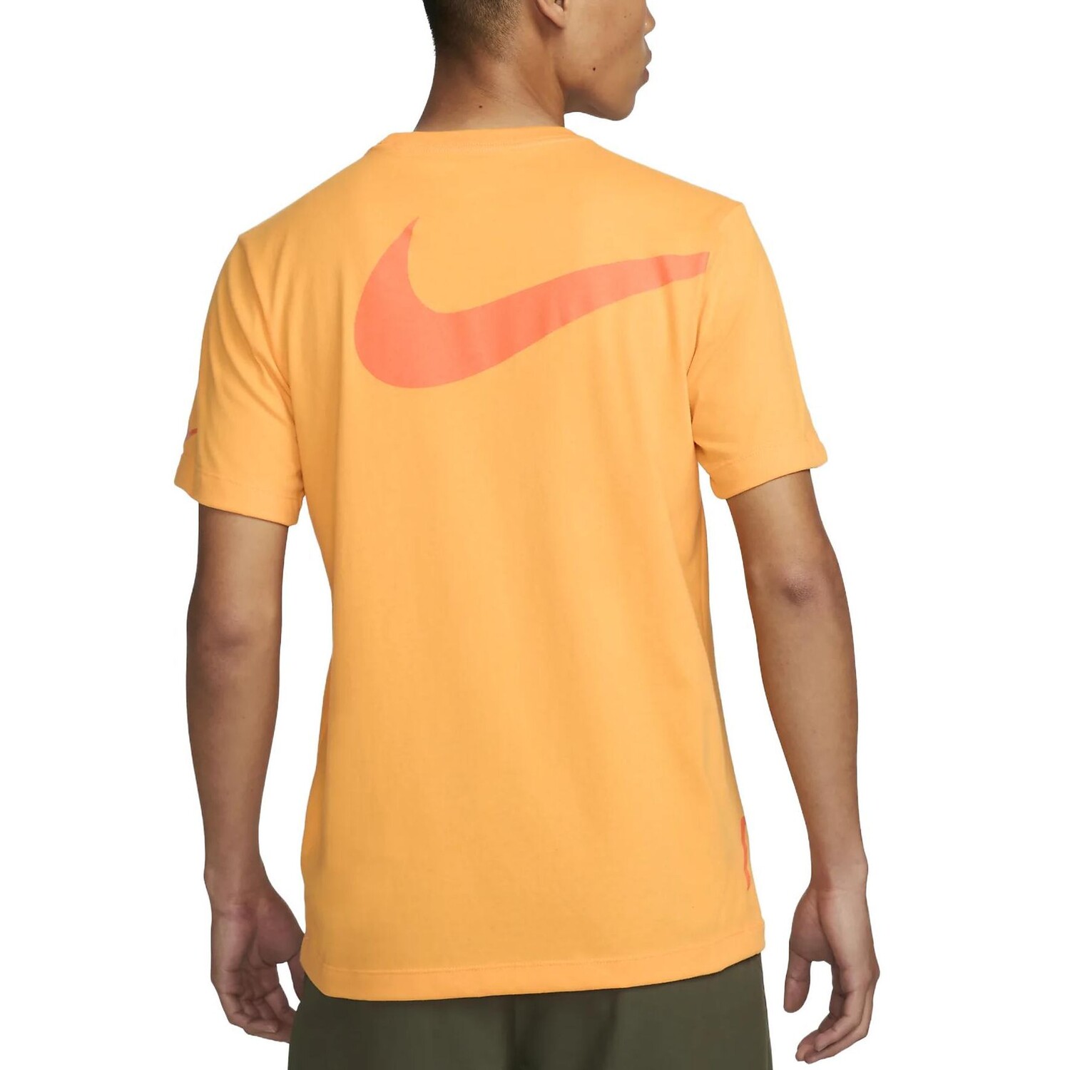 Футболка мужская шафрановая Nike, цвет Saffron — фото 3
