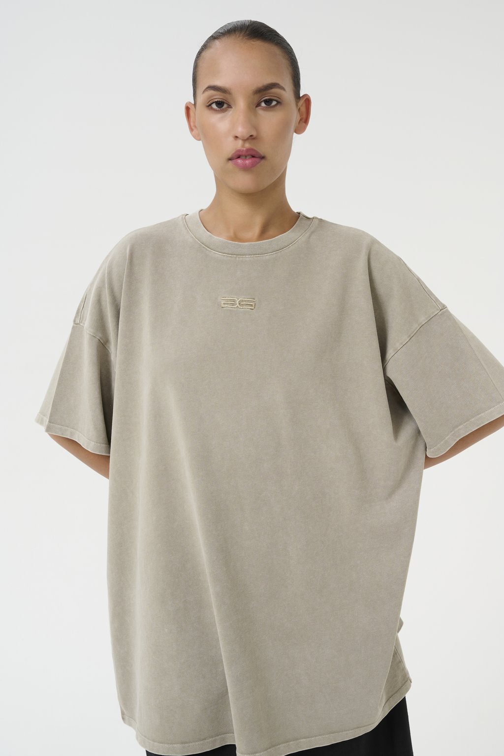 

Базовая футболка JIO OVERSIZE TEE Gestuz, хаки