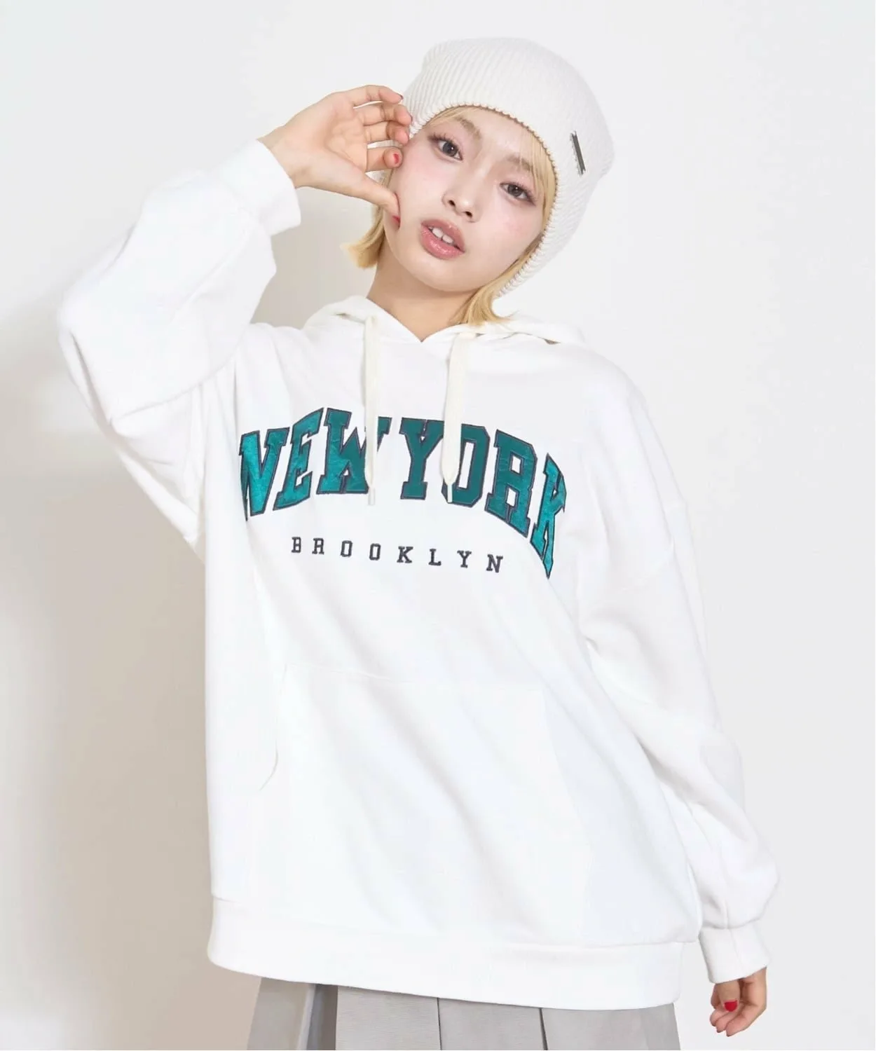 Свободная толстовка для колледжа Lovetoxic, Off white