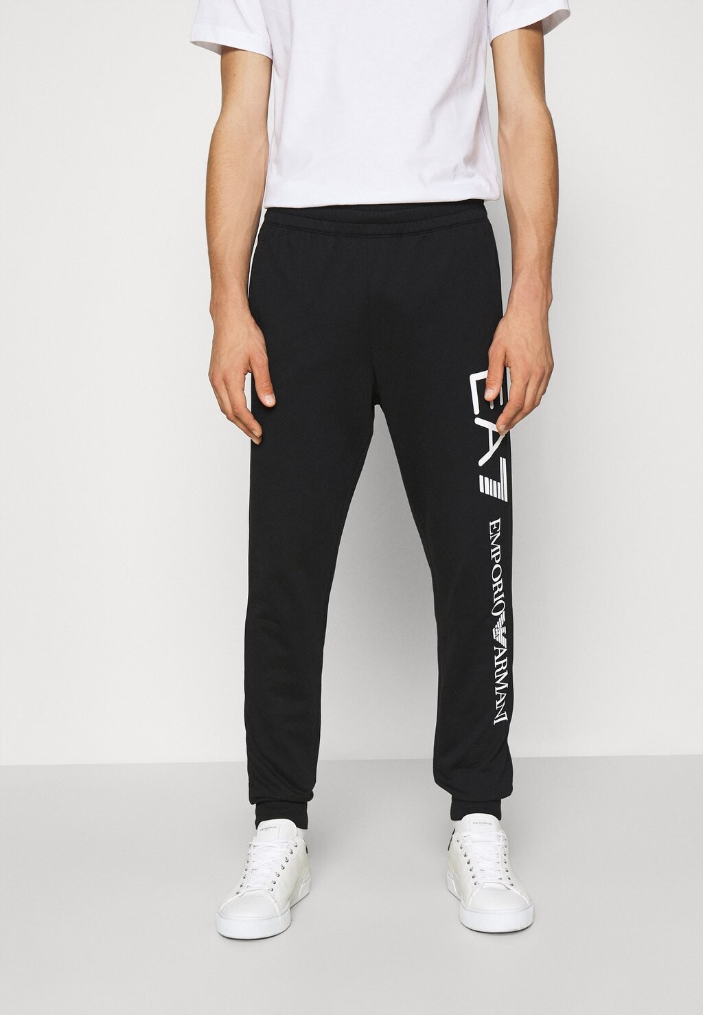

Спортивные брюки EA7 Emporio Armani, черные